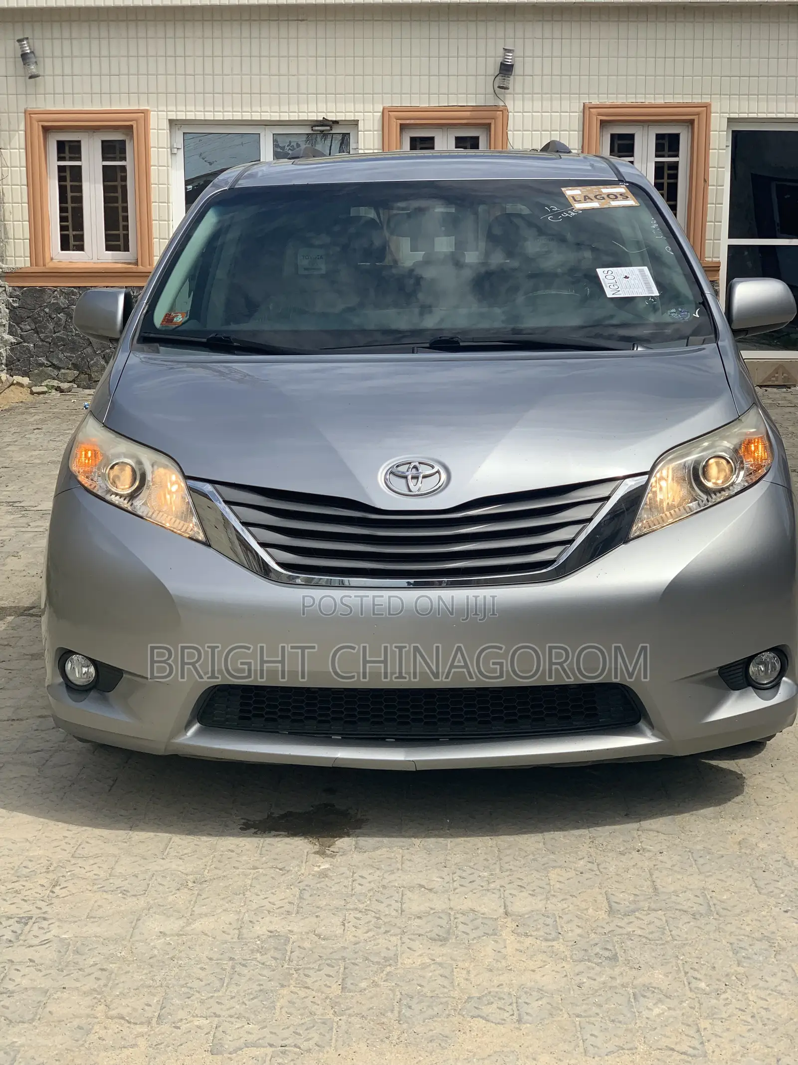 Toyota Sienna XLE 7 Passenger Mobility 2012 Silver