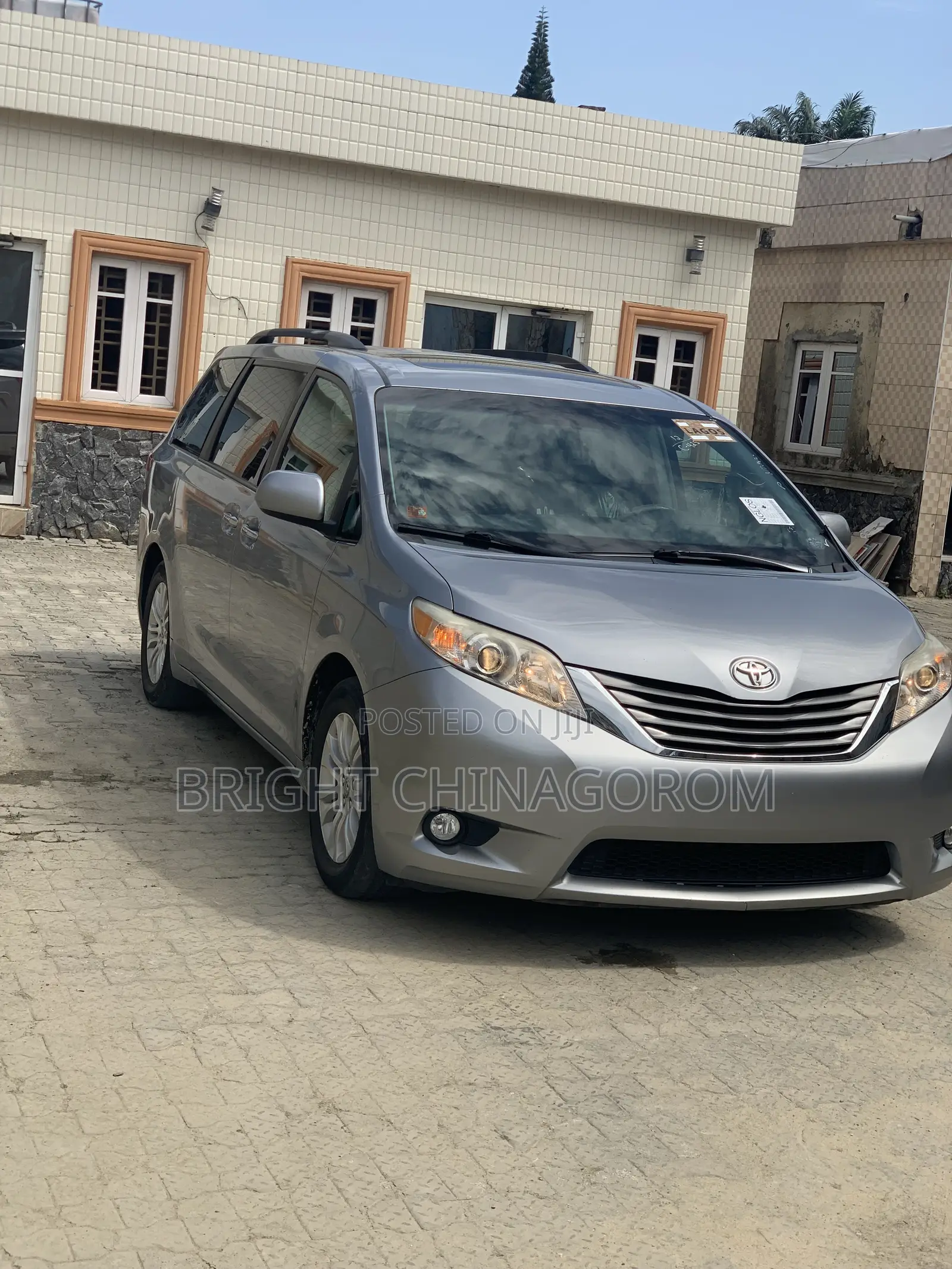 Toyota Sienna XLE 7 Passenger Mobility 2012 Silver