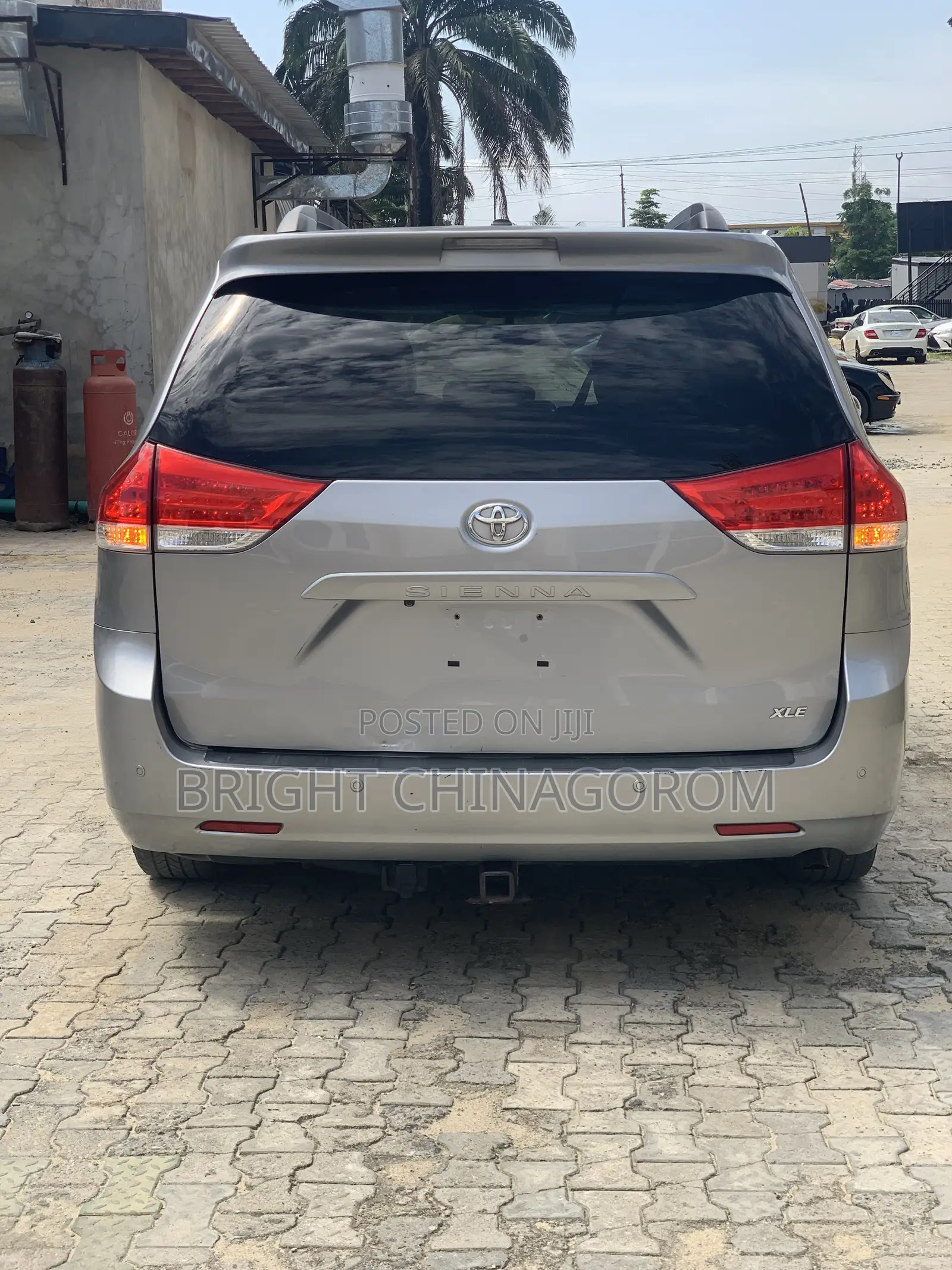 Toyota Sienna XLE 7 Passenger Mobility 2012 Silver