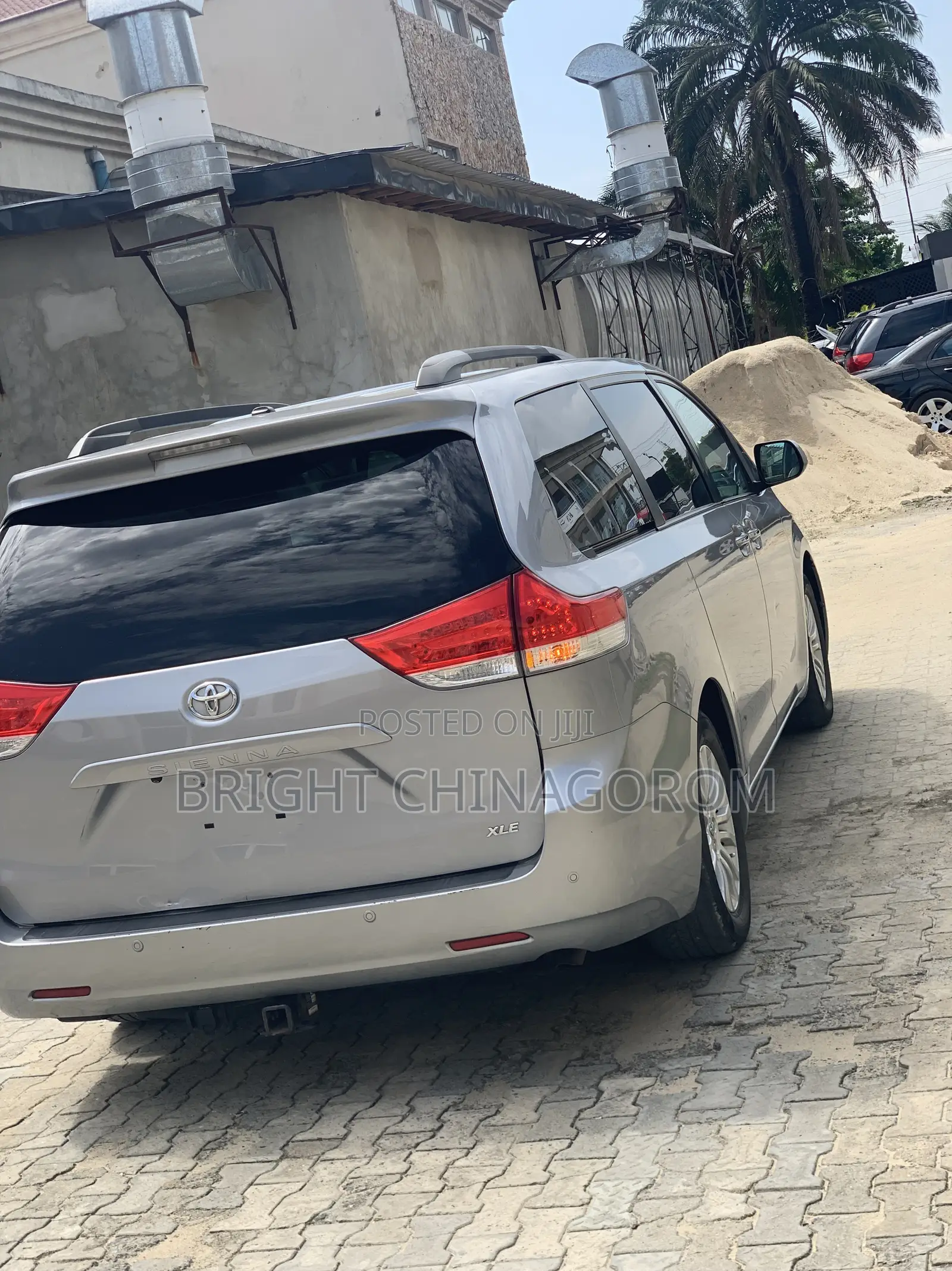 Toyota Sienna XLE 7 Passenger Mobility 2012 Silver