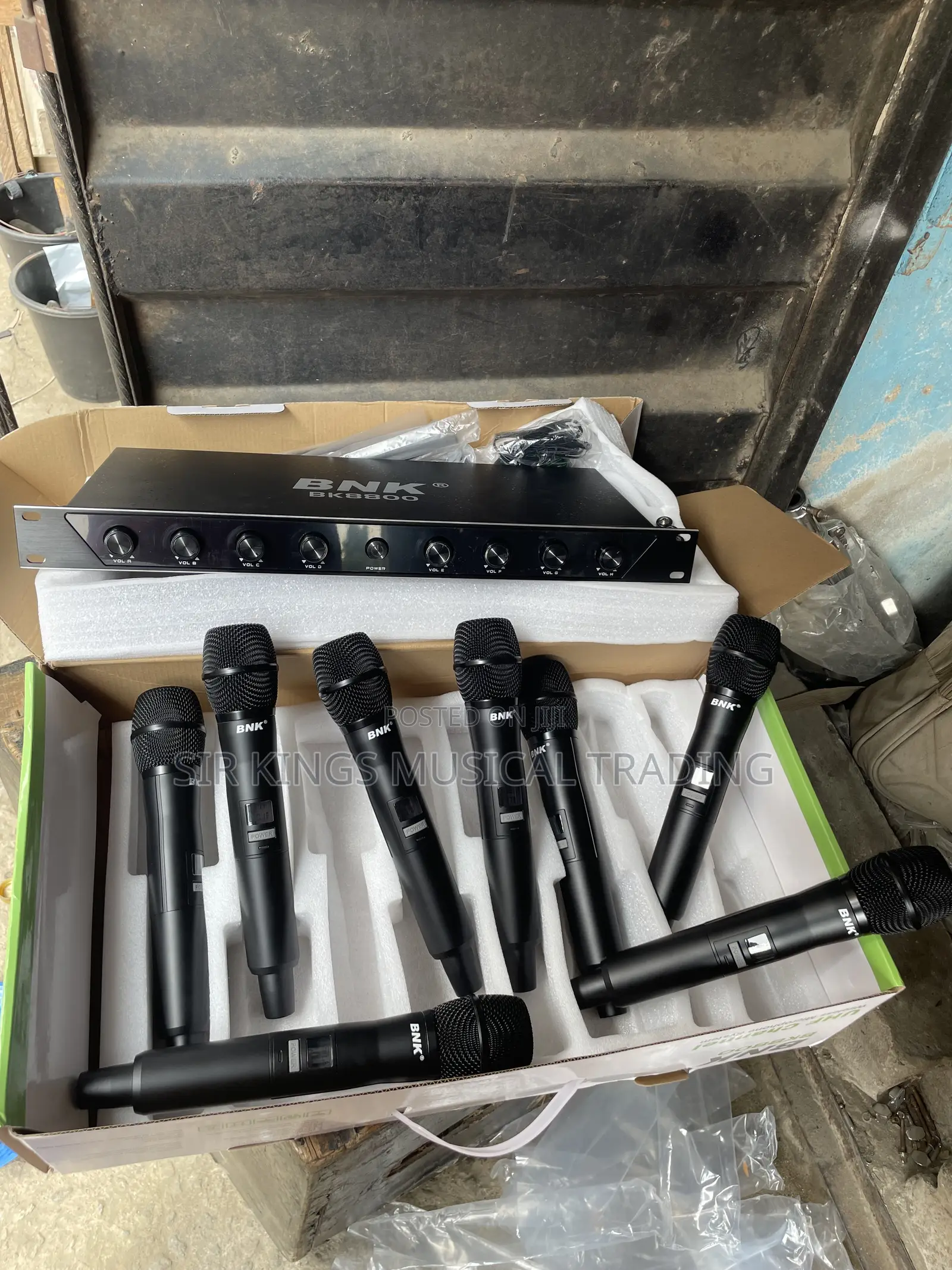 BNK Bk8800 Professional 8 in 1 Wireless Microphone