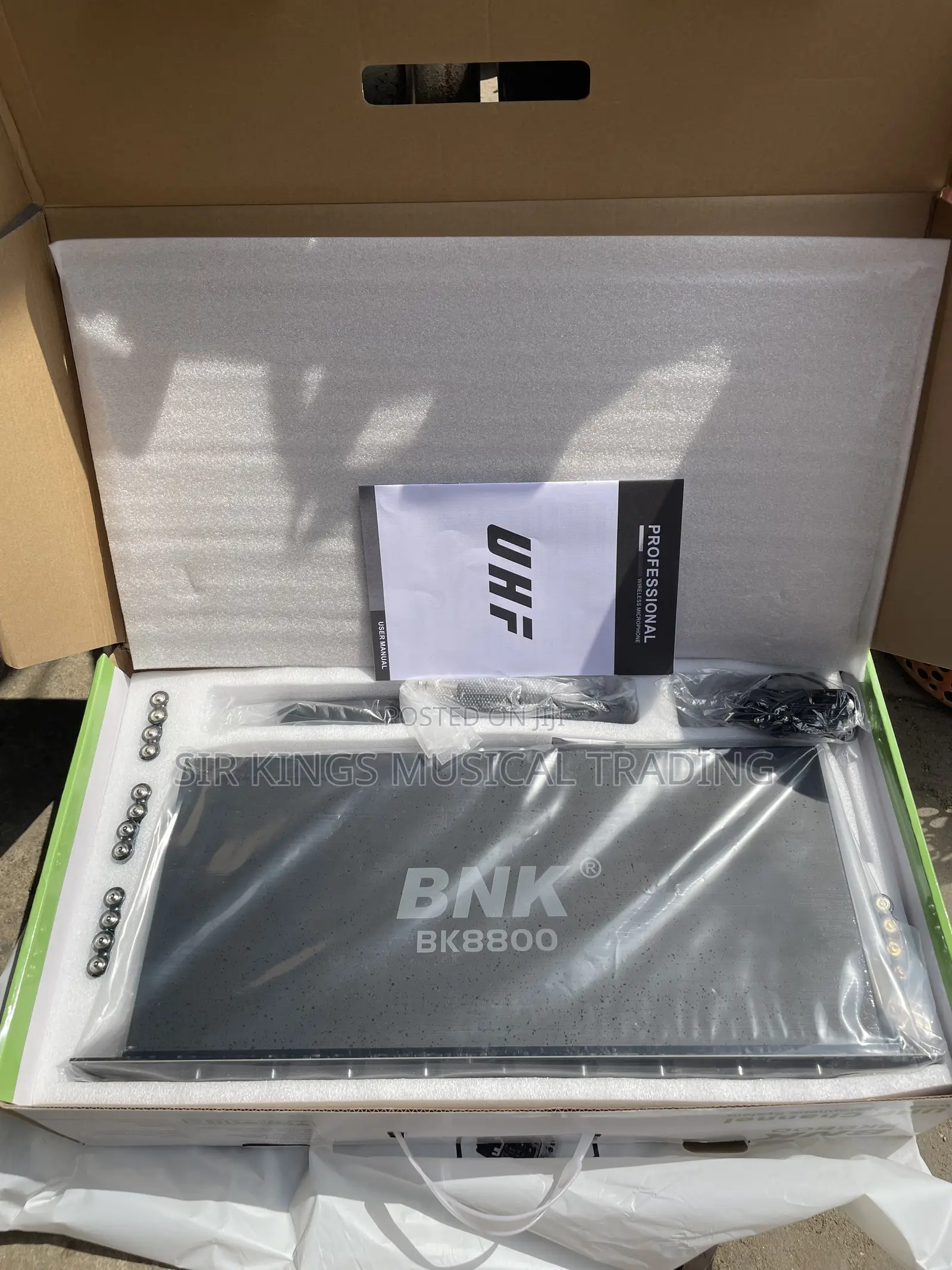 BNK Bk8800 Professional 8 in 1 Wireless Microphone