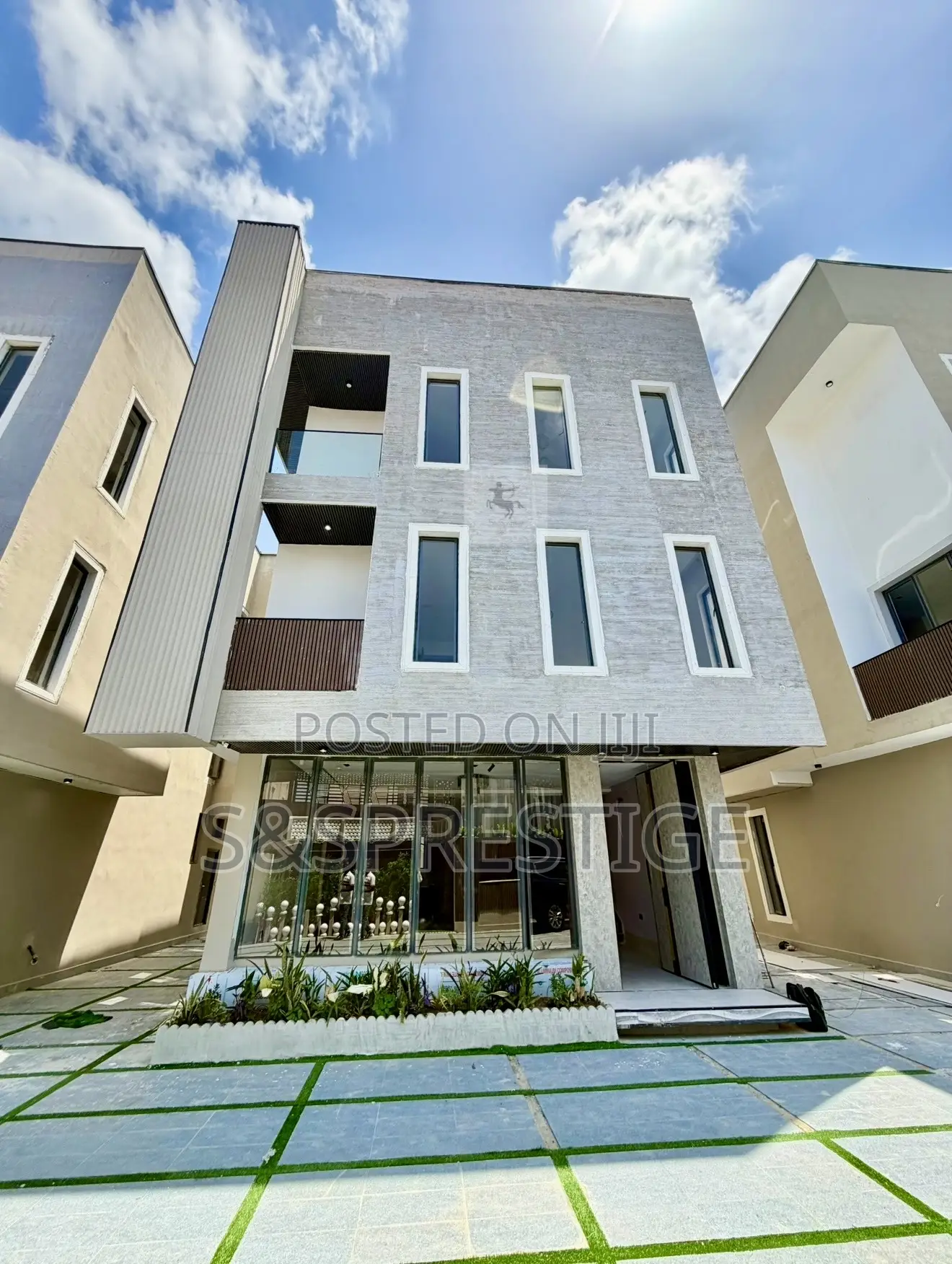 4bdrm Duplex in Parkview Estate for sale