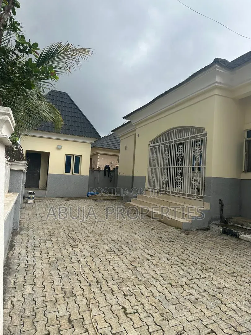 3bdrm Bungalow in By 6Th Avenue, Gwarinpa for sale
