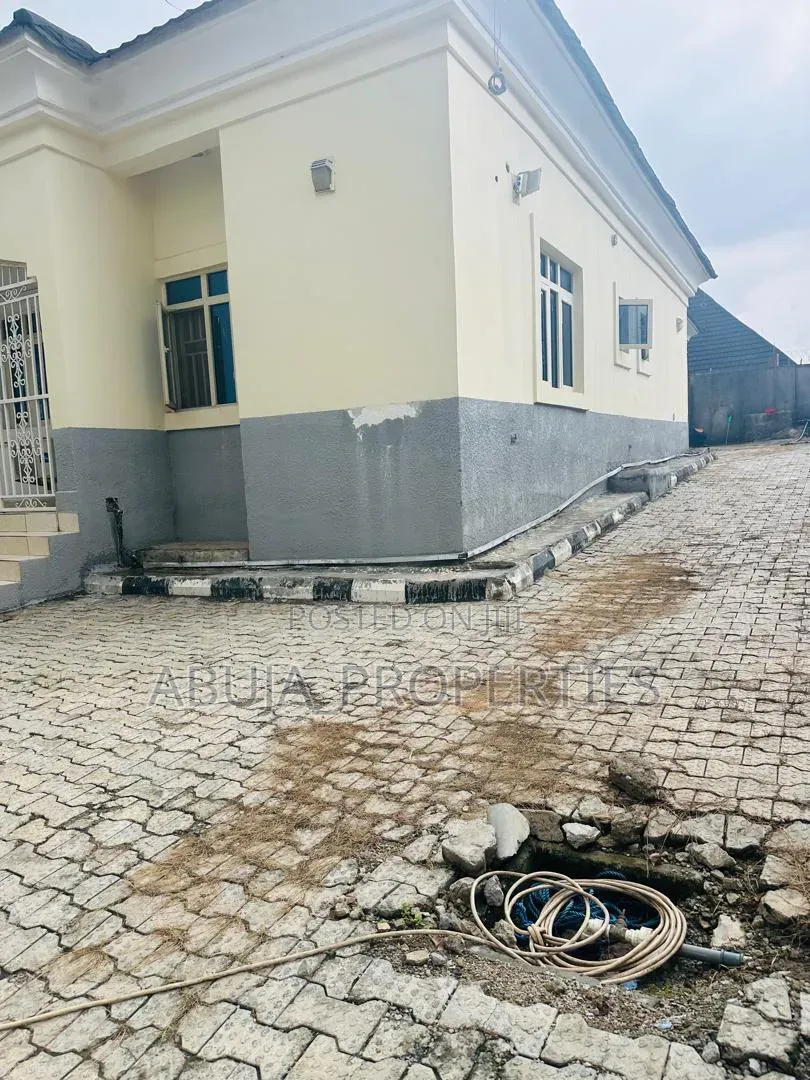 3bdrm Bungalow in By 6Th Avenue, Gwarinpa for sale
