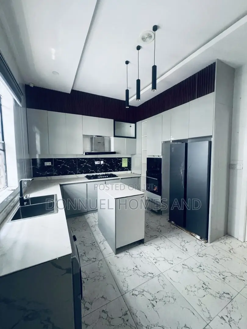 4bdrm Duplex in Lekki Expressway for rent