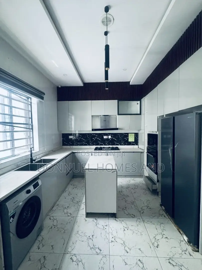 4bdrm Duplex in Lekki Expressway for rent