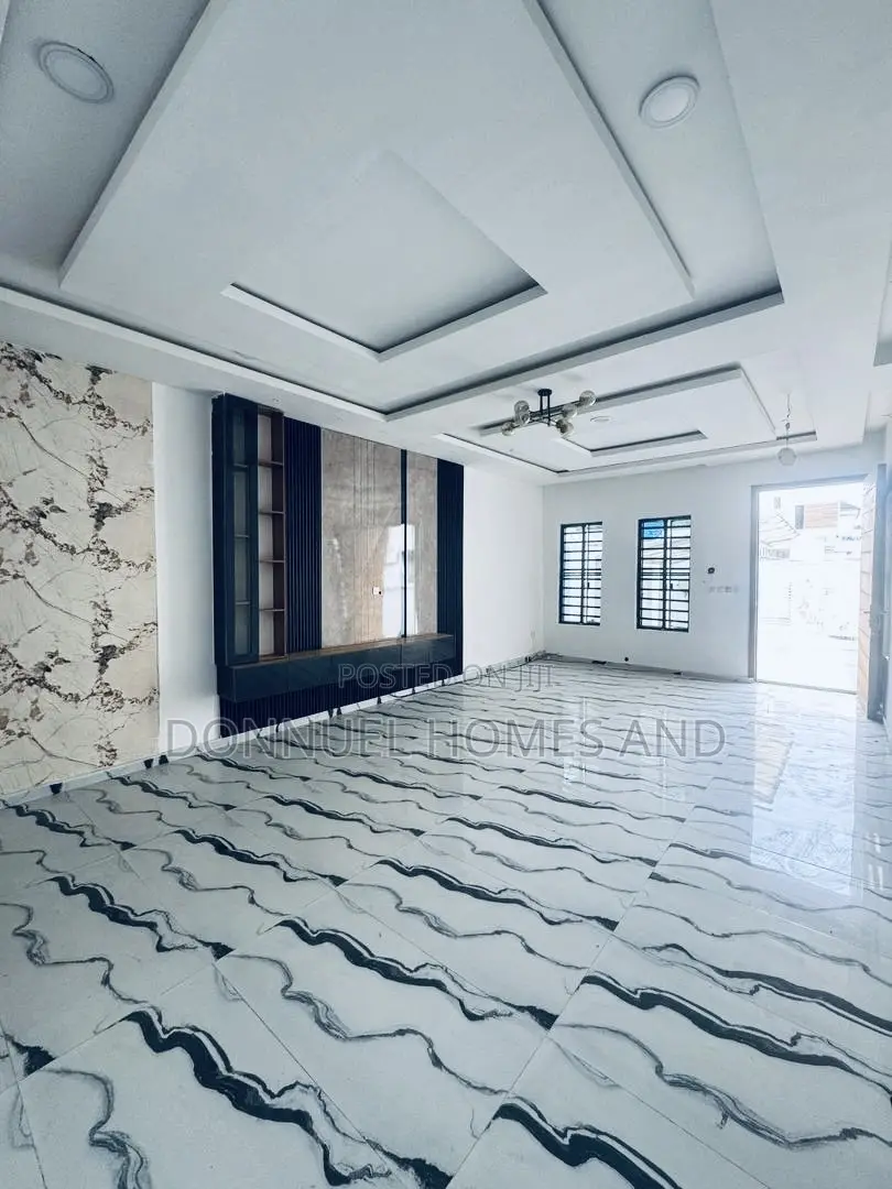 4bdrm Duplex in Lekki Expressway for rent