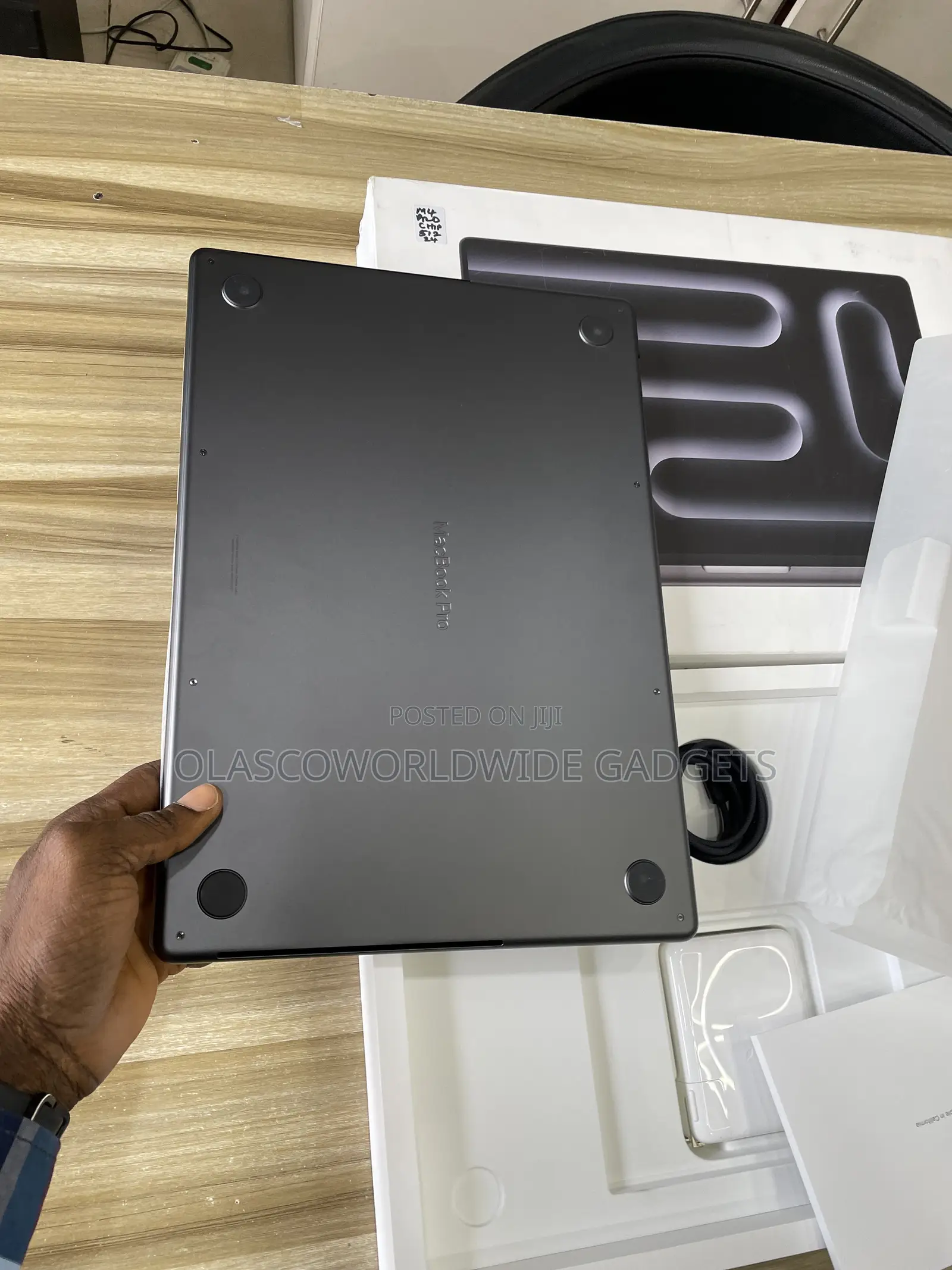 New Apple MacBook 2010 24GB Qualcomm Snapdragon X Elite SSD 512GB