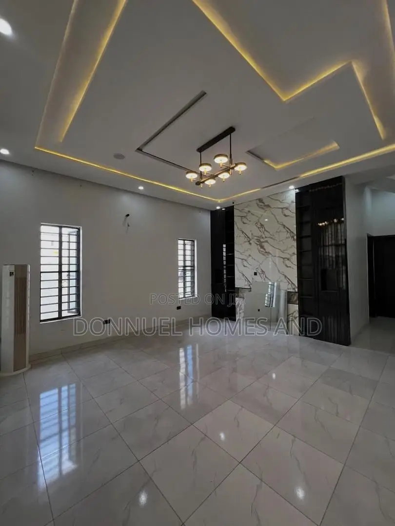 5bdrm Duplex in Lekki Expressway for rent
