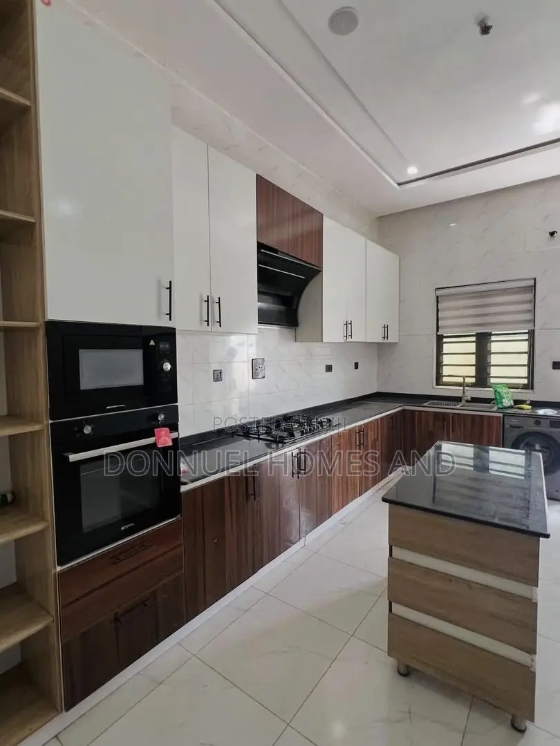 5bdrm Duplex in Lekki Expressway for rent