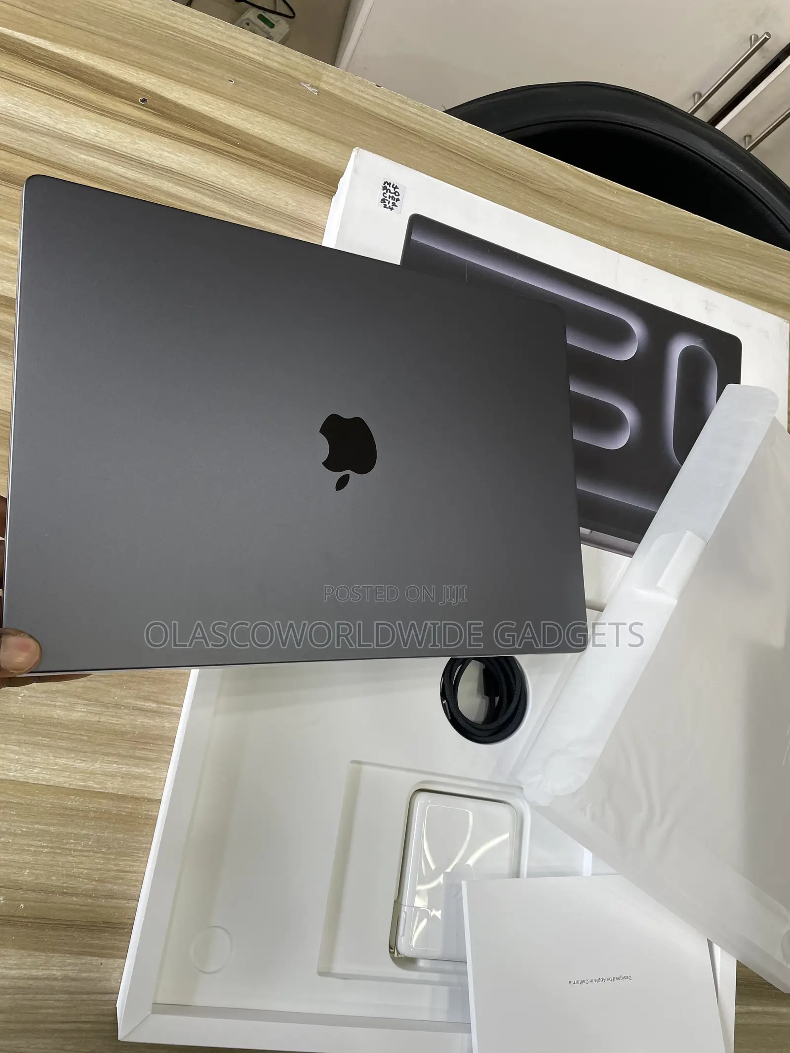New Apple MacBook 2010 24GB Qualcomm Snapdragon X Elite SSD 512GB