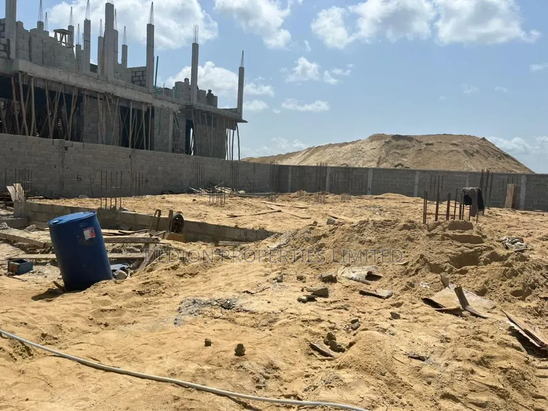 2bdrm Maisonette in Laguna Seaview, Lekki Phase 1 for sale