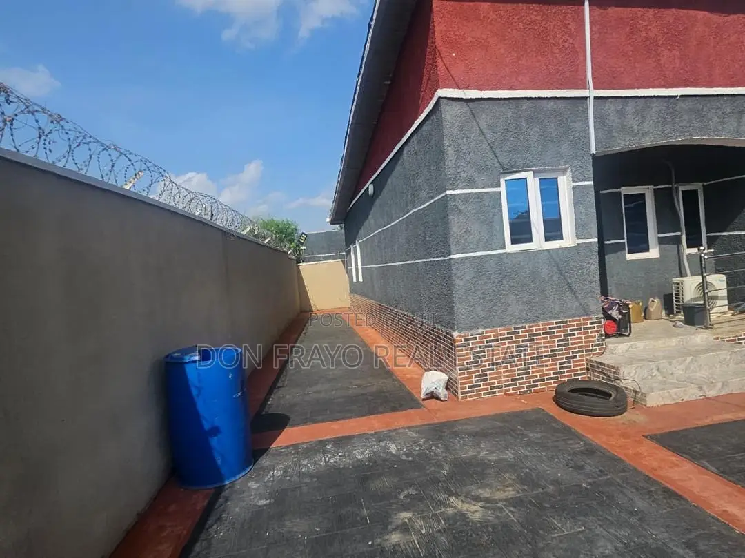 6bdrm Block of Flats in Asipa Tipper Garage, Akala Express for sale