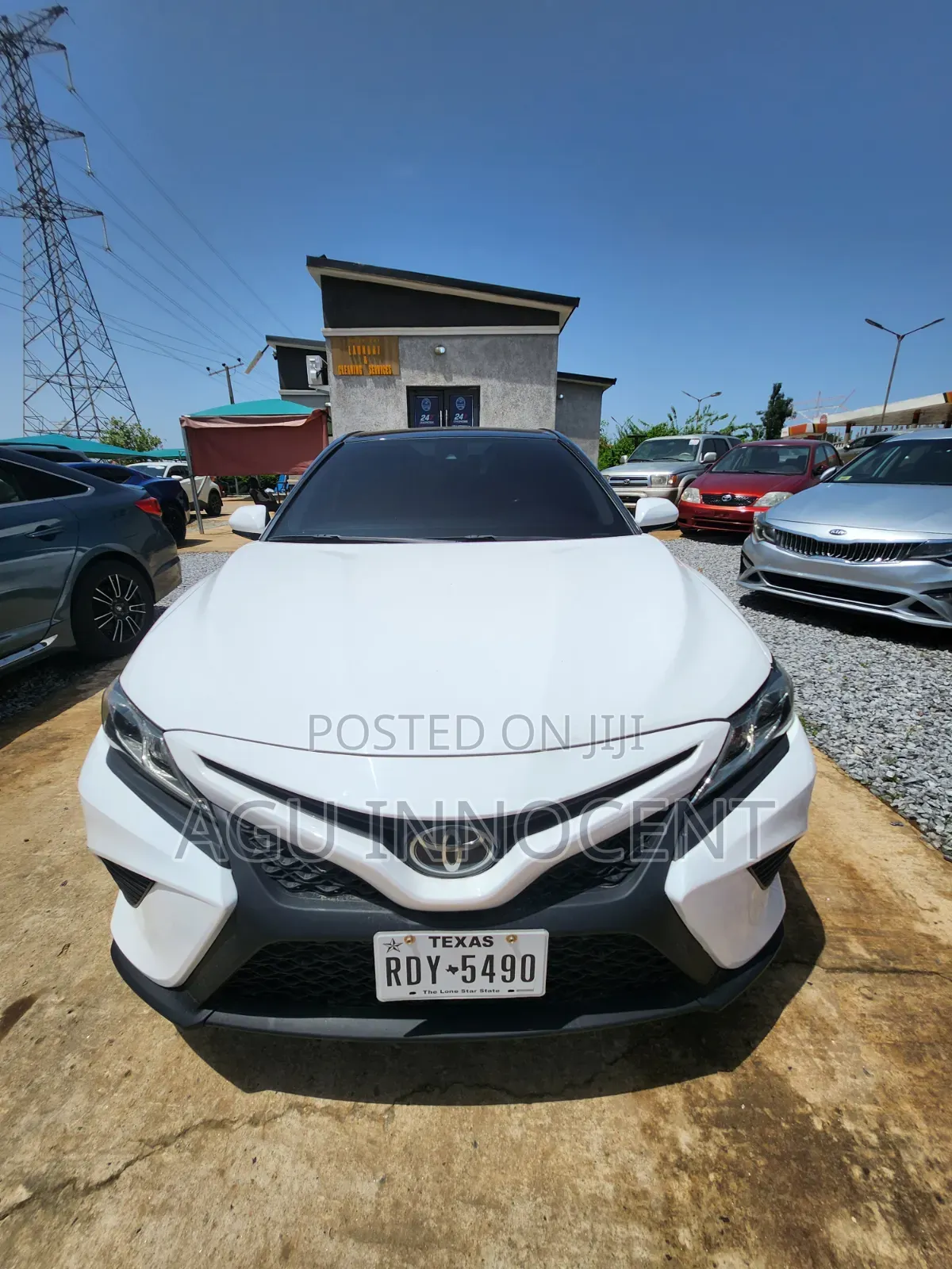 Toyota Camry SE (2.5L 4cyl 8A) 2019 White