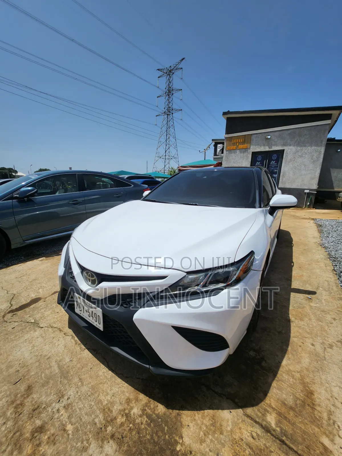 Toyota Camry SE (2.5L 4cyl 8A) 2019 White