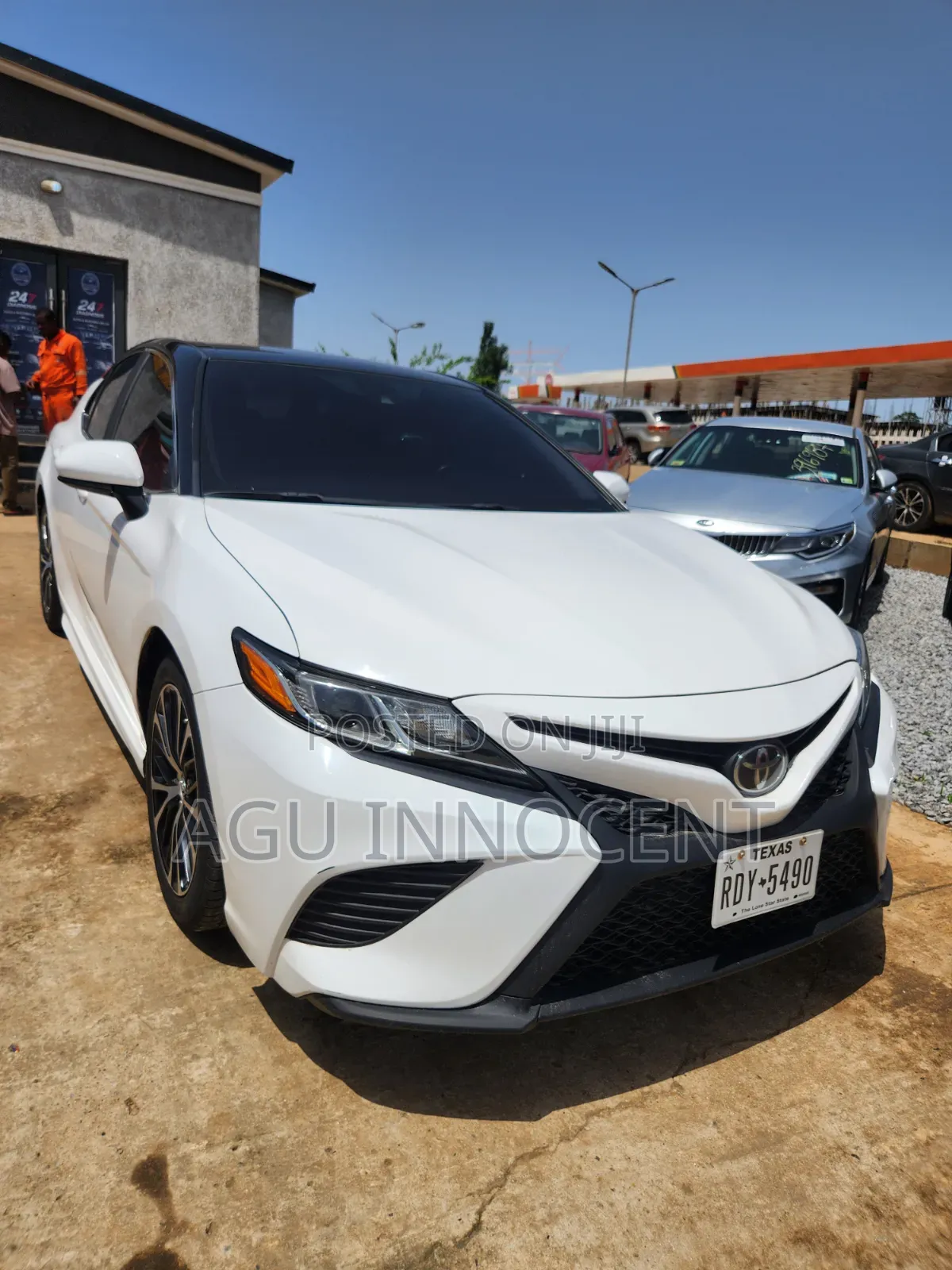 Toyota Camry SE (2.5L 4cyl 8A) 2019 White