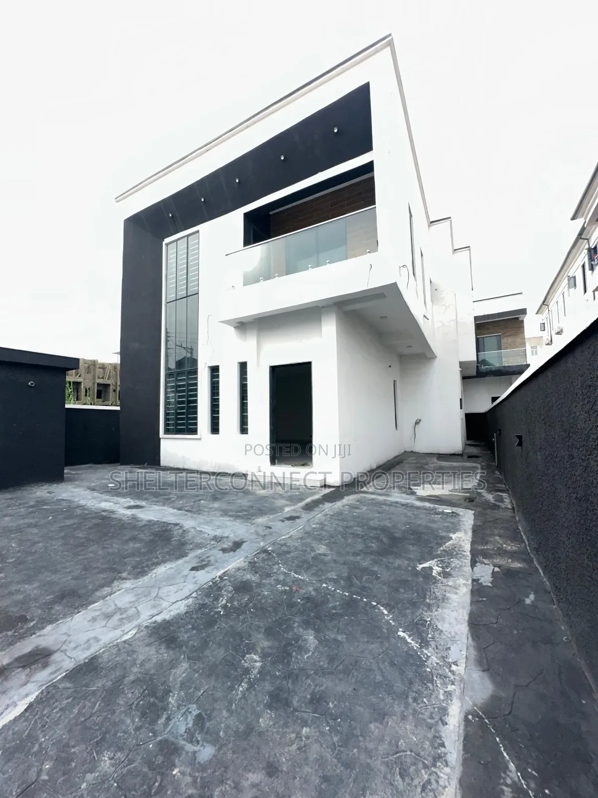 5bdrm Duplex in Lekki Expressway for sale