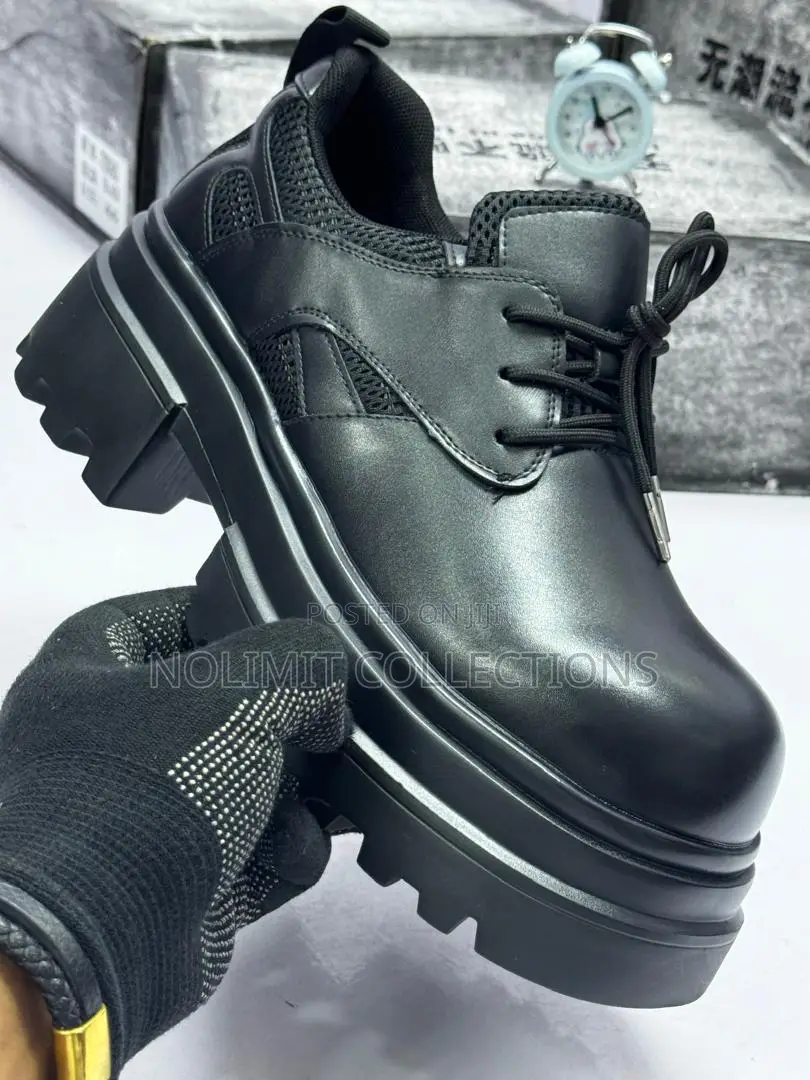 Quality Black Leather Derby Shoe for Men With Thick Heel