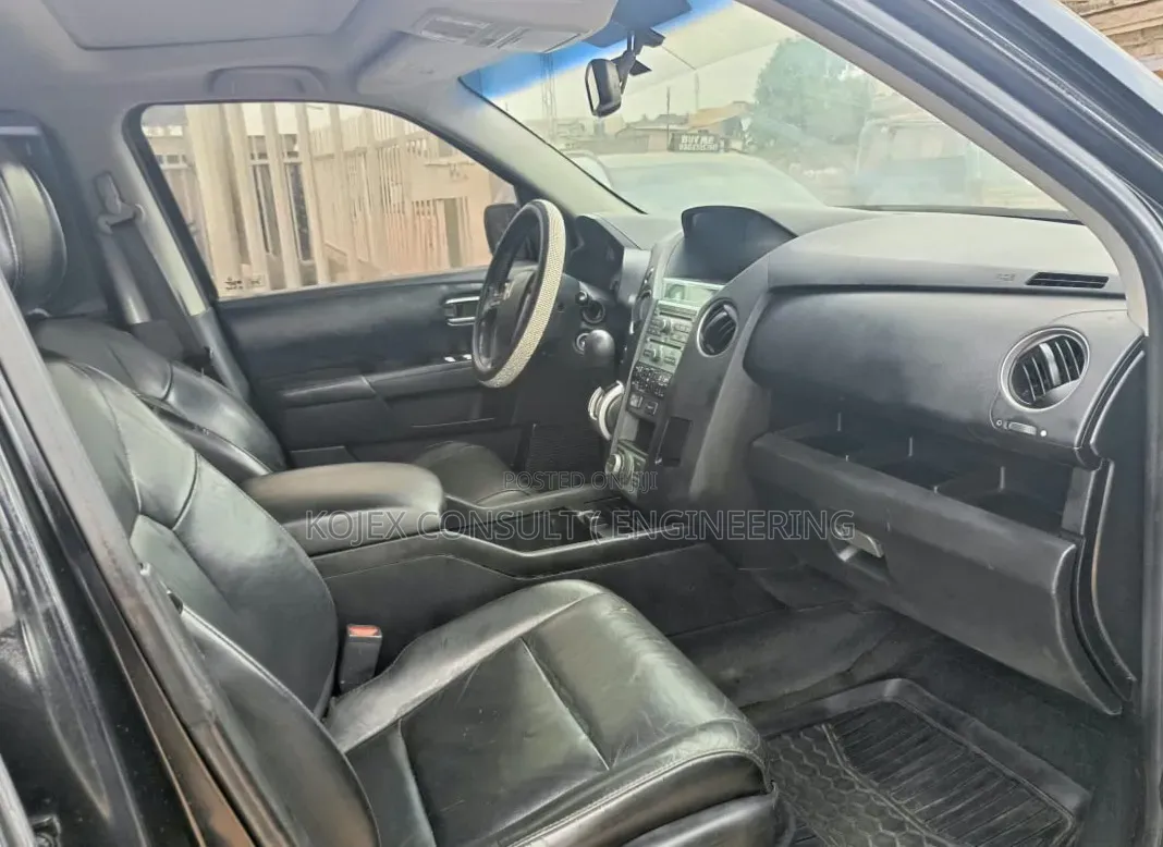 Honda Pilot Touring w/RES/Navi 4WD (3.5L 6cyl 5A) 2010 Black