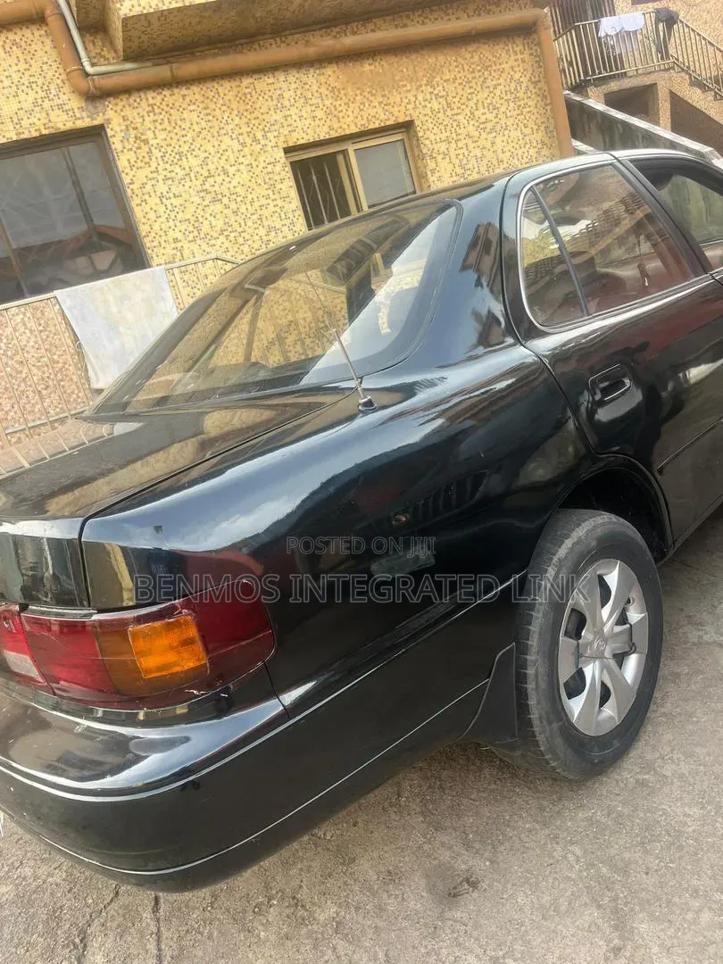 Toyota Camry LE Sedan 1996 Black