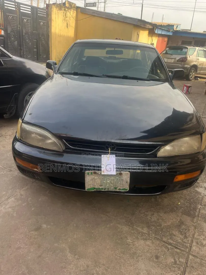 Toyota Camry LE Sedan 1996 Black