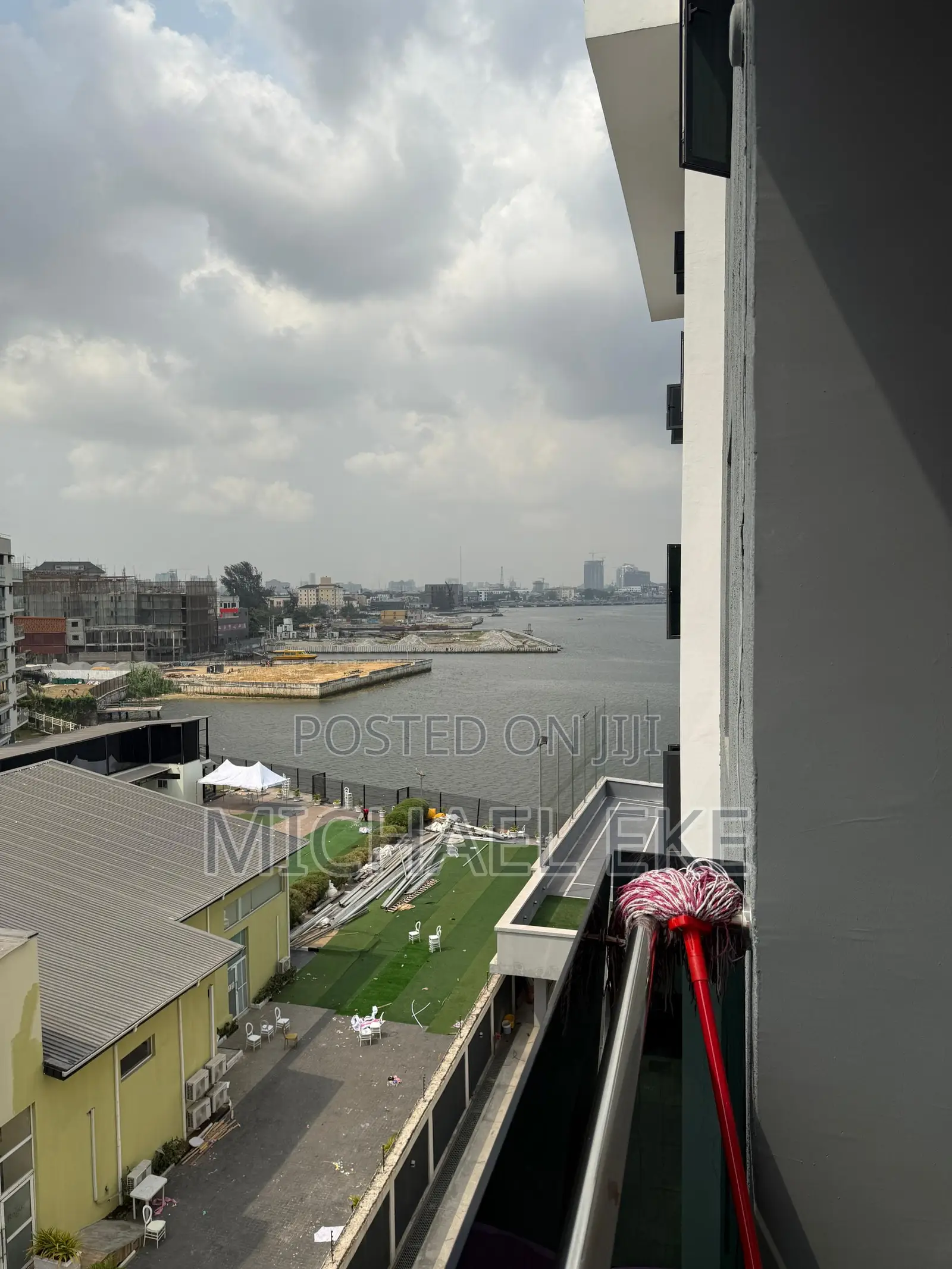 Luxury 1 Bedroom Waterfront Apartment