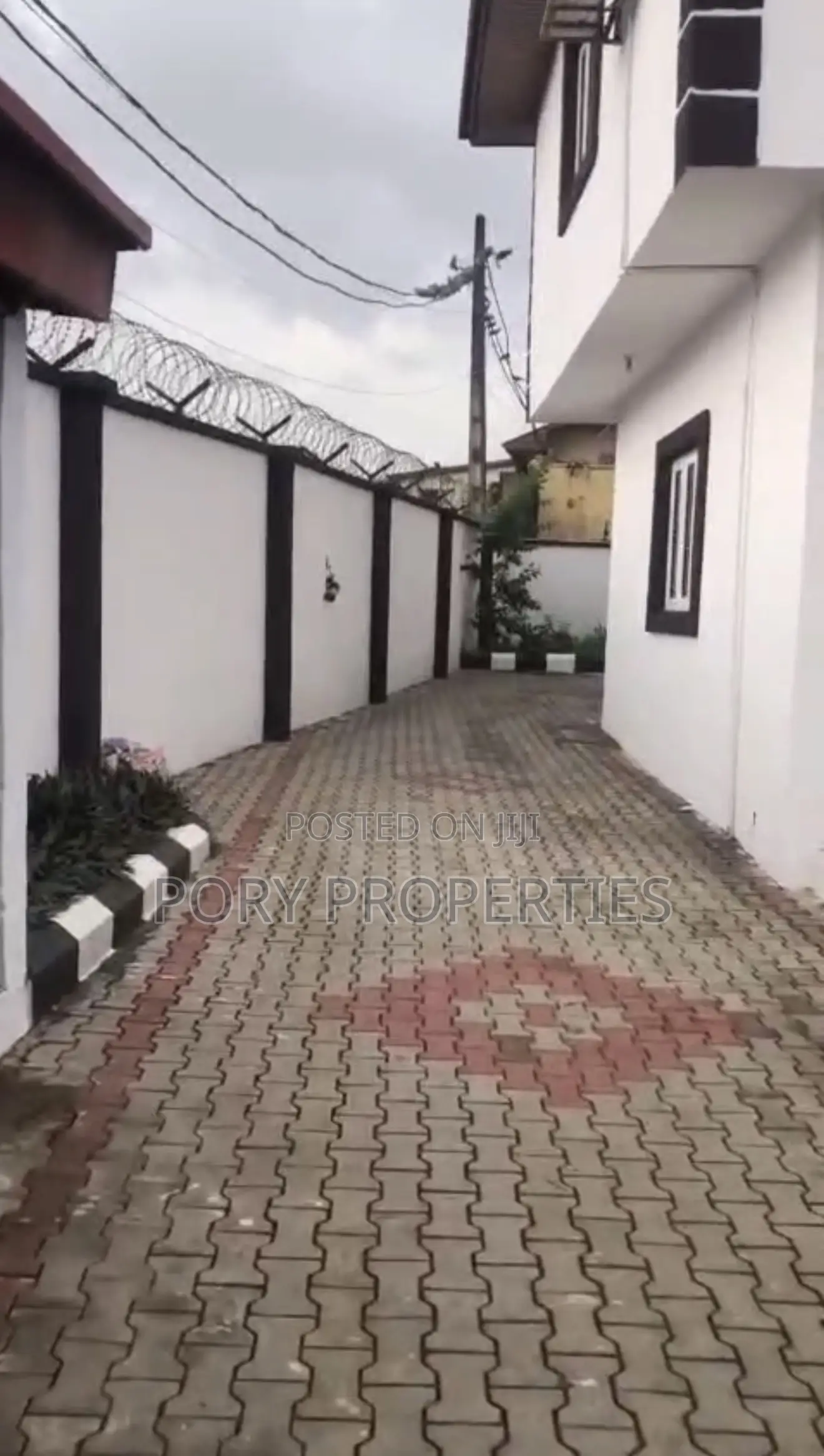 Furnished 5bdrm Duplex in Omole for sale