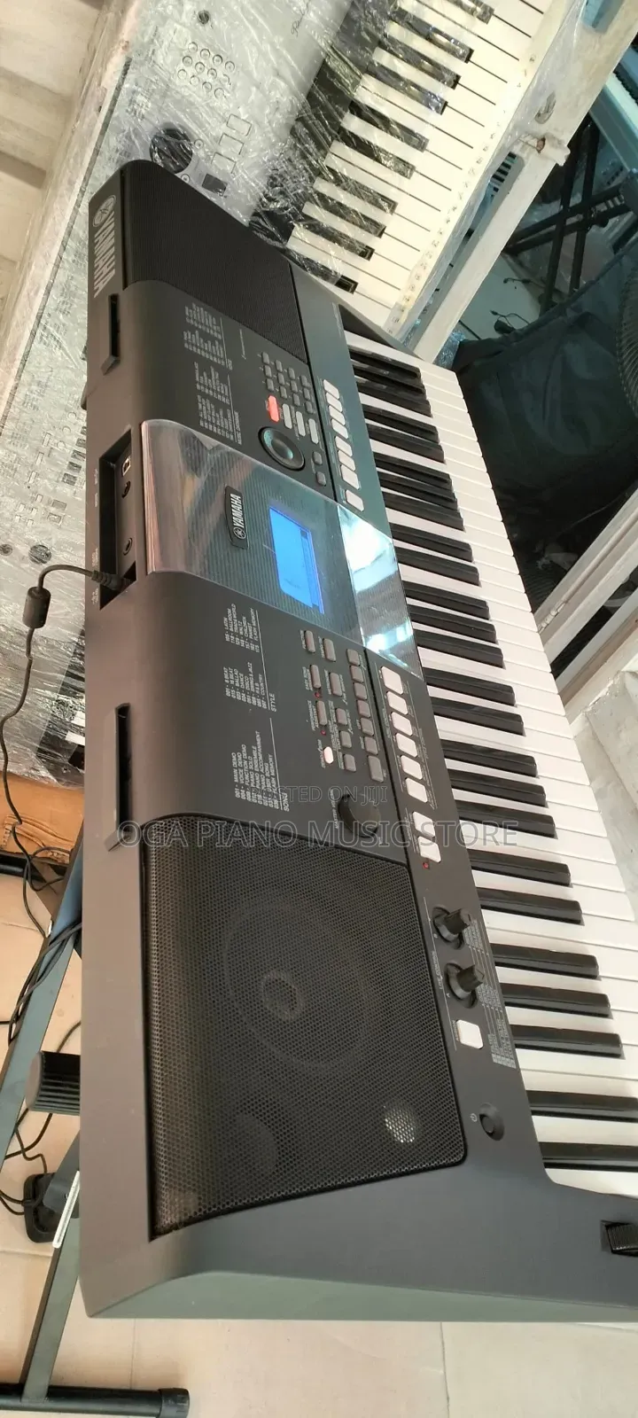 Yamaha PSR E423 Digital Portable Keyboard