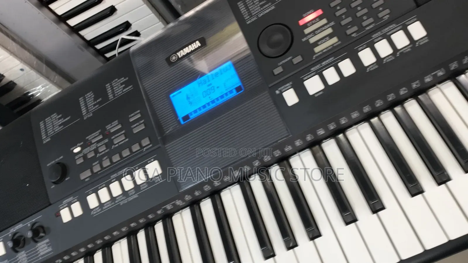 Yamaha PSR E423 Digital Portable Keyboard