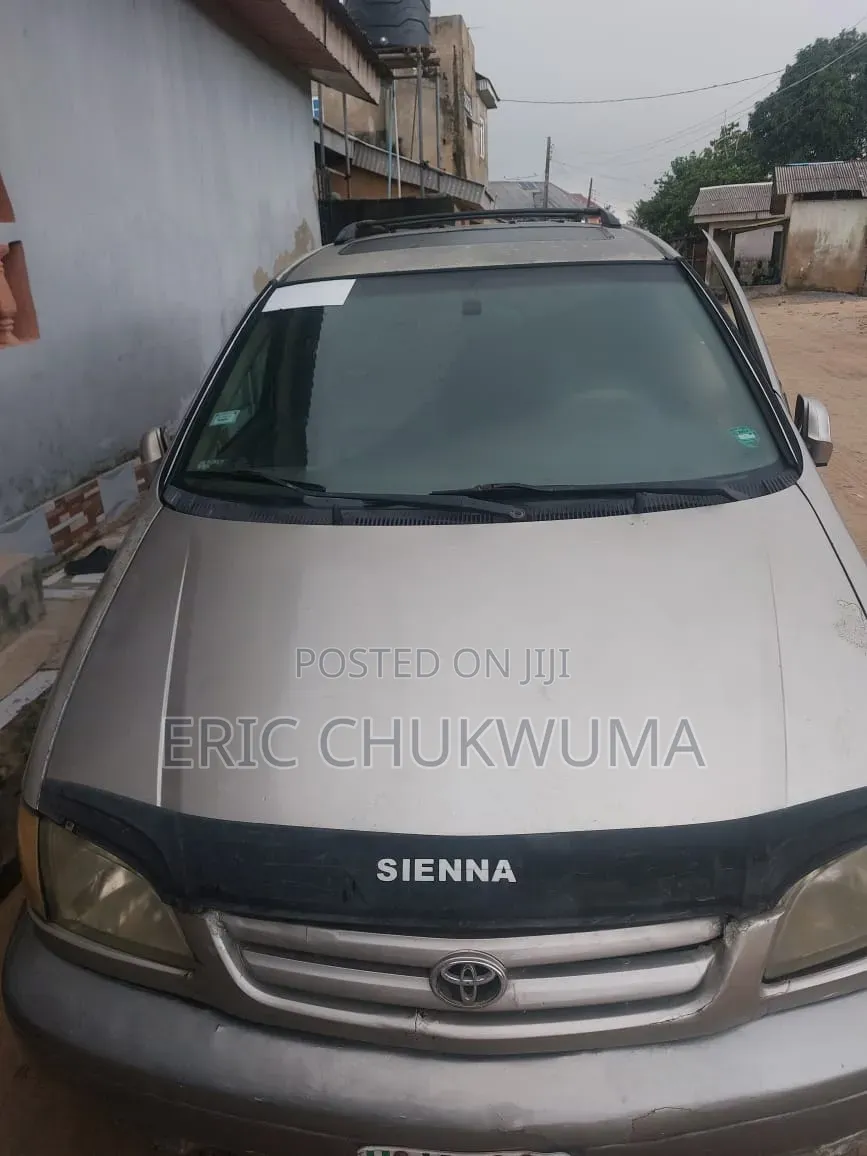 Toyota Sienna LE 2002 Gold