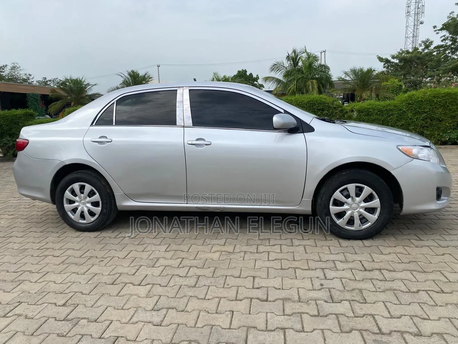 Toyota Corolla LE 4dr Sedan (1.8L 4cyl 4A) 2010 Silver