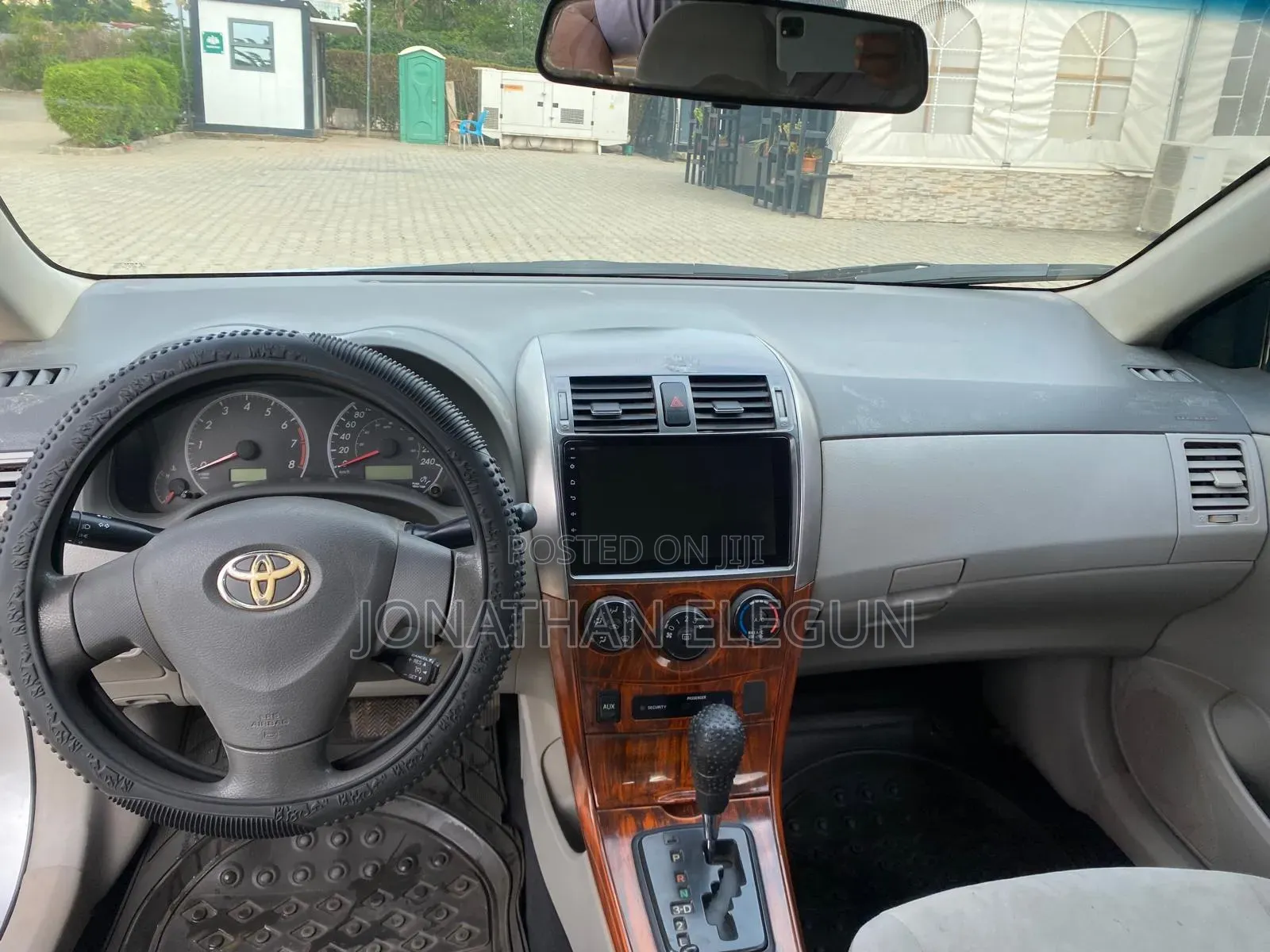 Toyota Corolla LE 4dr Sedan (1.8L 4cyl 4A) 2010 Silver