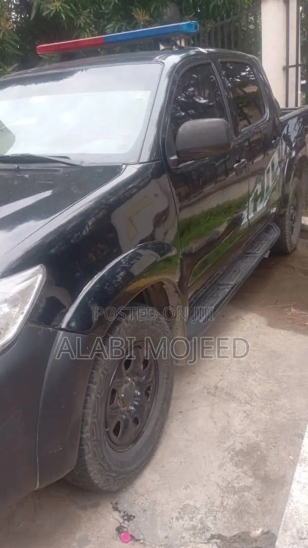 Toyota Hilux 2.5 D-4D 4X4 SRX 2011 Black