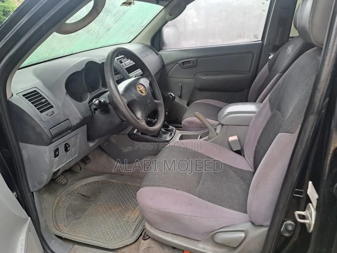 Toyota Hilux 2.5 D-4D 4X4 SRX 2011 Black