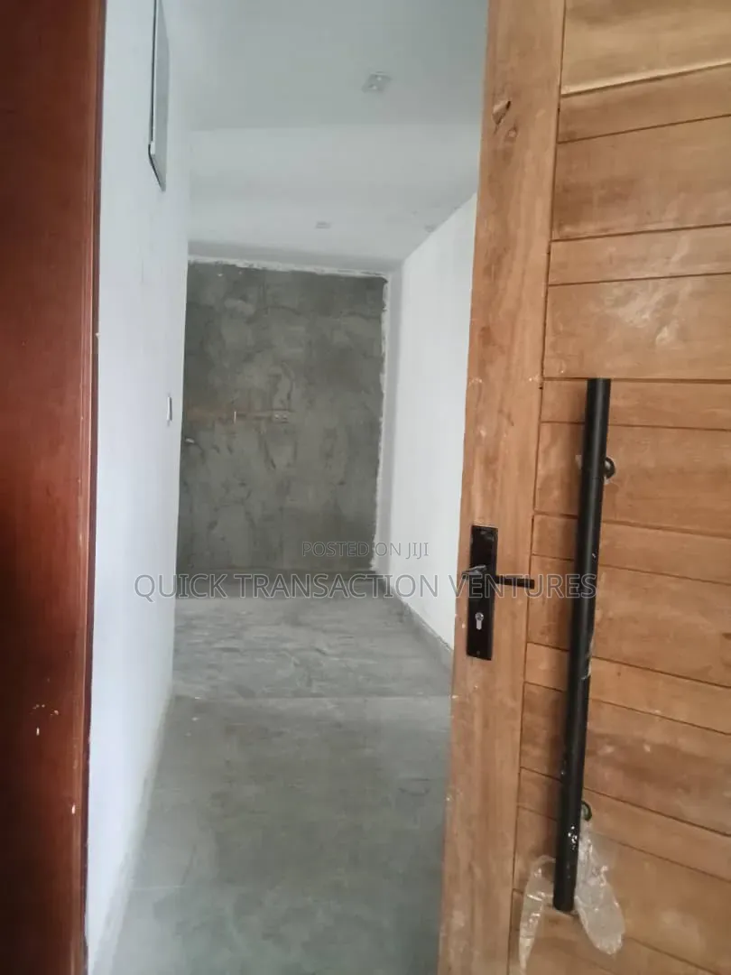 4bdrm Duplex in Onike for sale