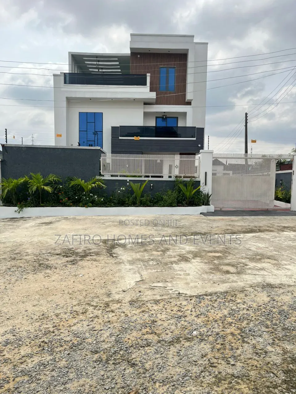 Furnished 6bdrm Apartment in Gowon Estate, Egbeda for sale