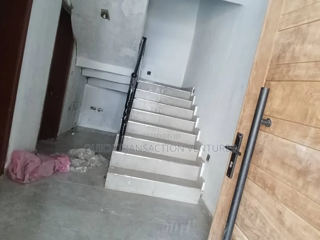 5bdrm Duplex in Sabo / Yaba for sale