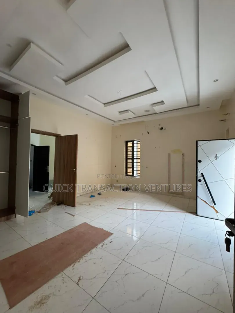 5bdrm Duplex in Sabo / Yaba for sale