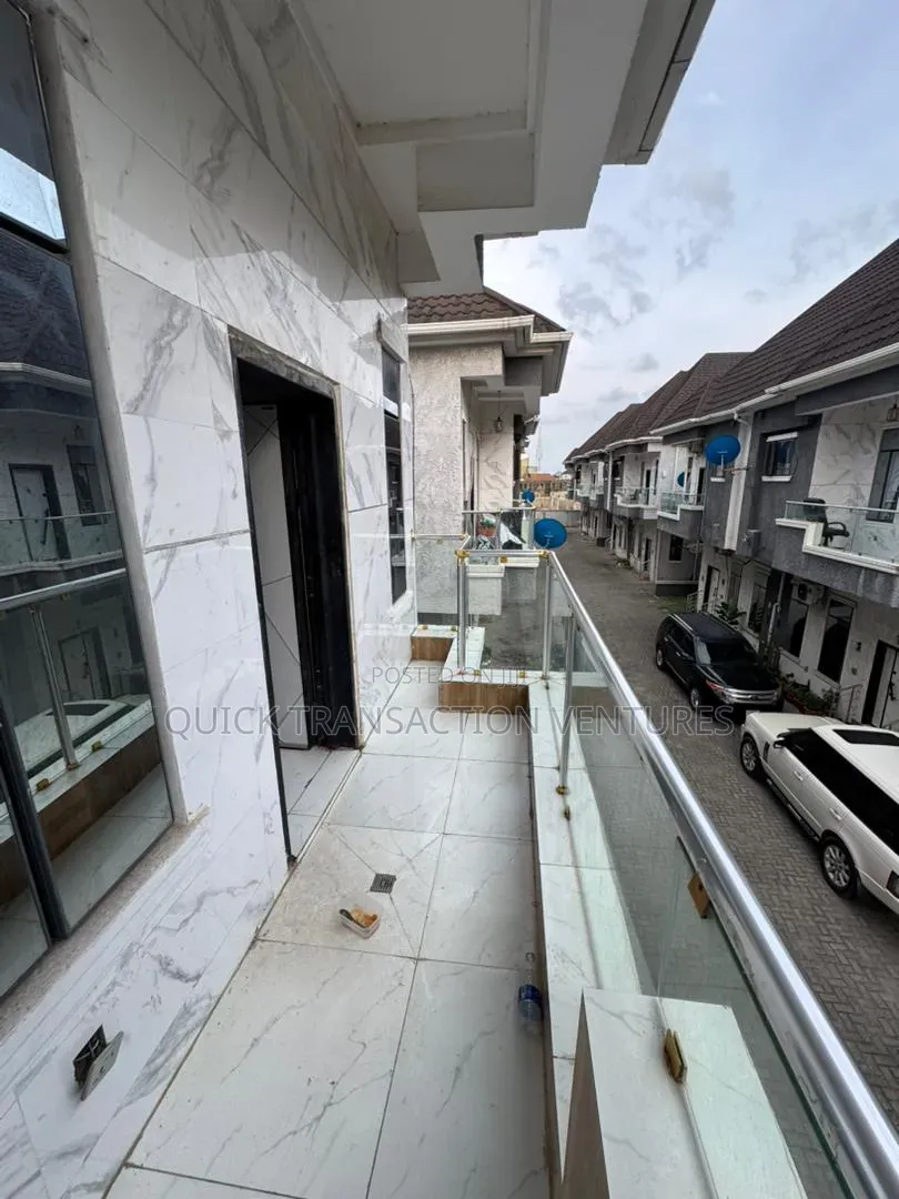 5bdrm Duplex in Sabo / Yaba for sale