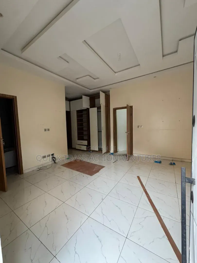5bdrm Duplex in Sabo / Yaba for sale