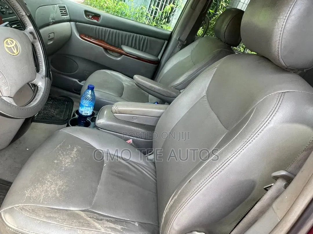 Toyota Sienna LE AWD (3.3L V6 5A) 2004 Red