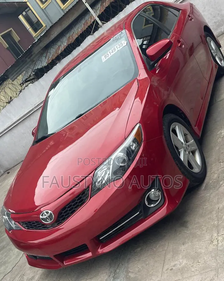 Toyota Camry SE 4dr Sedan w/Prod. End 11/13 (2.5L 4cyl 6A) 2014 Red
