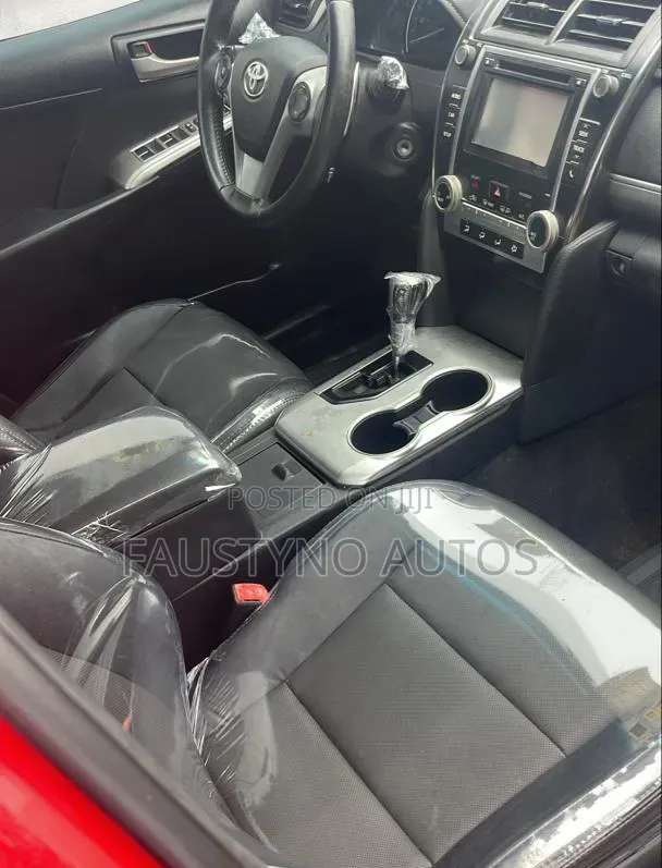 Toyota Camry SE 4dr Sedan w/Prod. End 11/13 (2.5L 4cyl 6A) 2014 Red