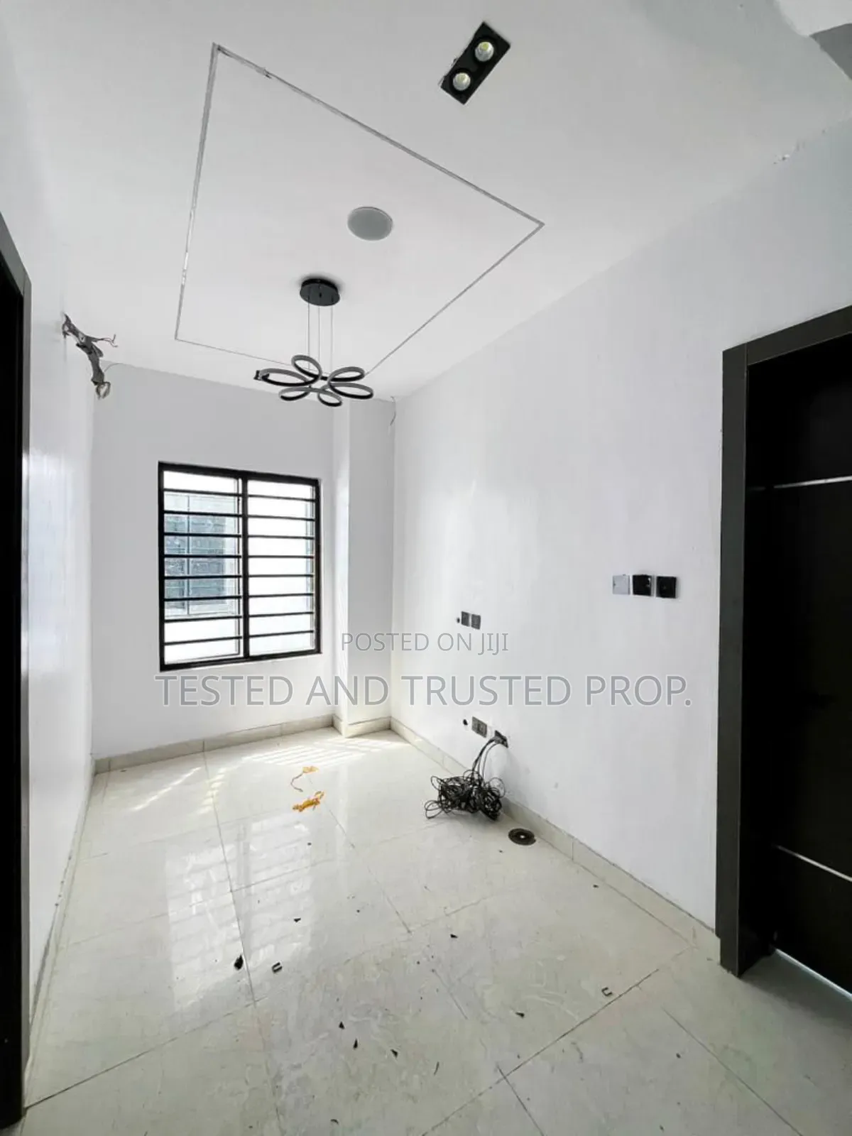 4bdrm Duplex in Orchid, Chevron for sale