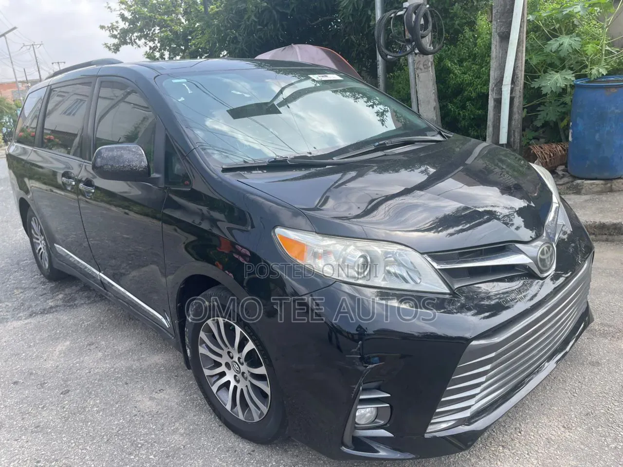 Toyota Sienna XLE AWD (3.5L 6cyl 8A) 2018 Black