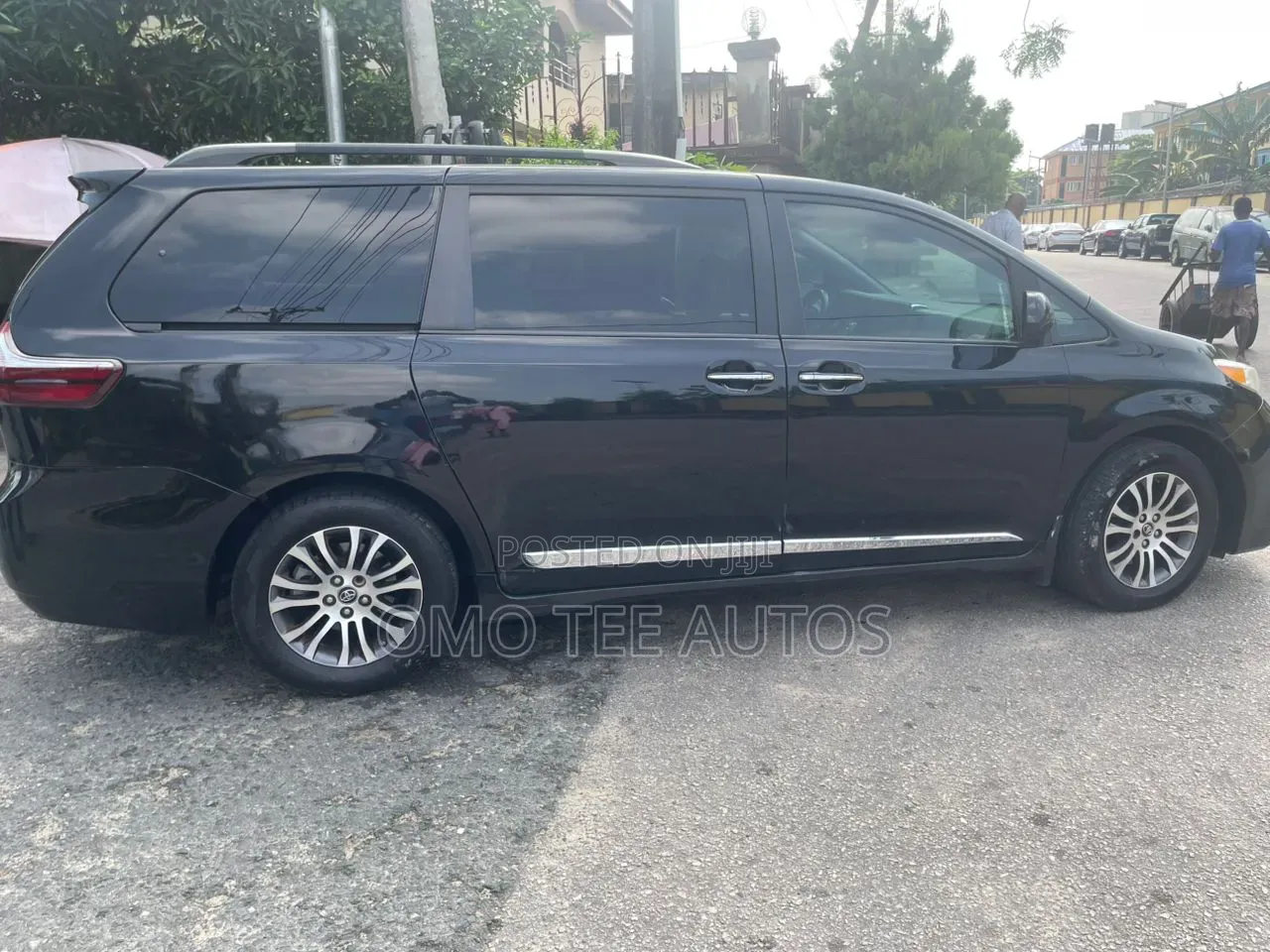 Toyota Sienna XLE AWD (3.5L 6cyl 8A) 2018 Black