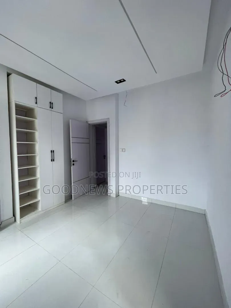 4bdrm Duplex in Ikota for sale