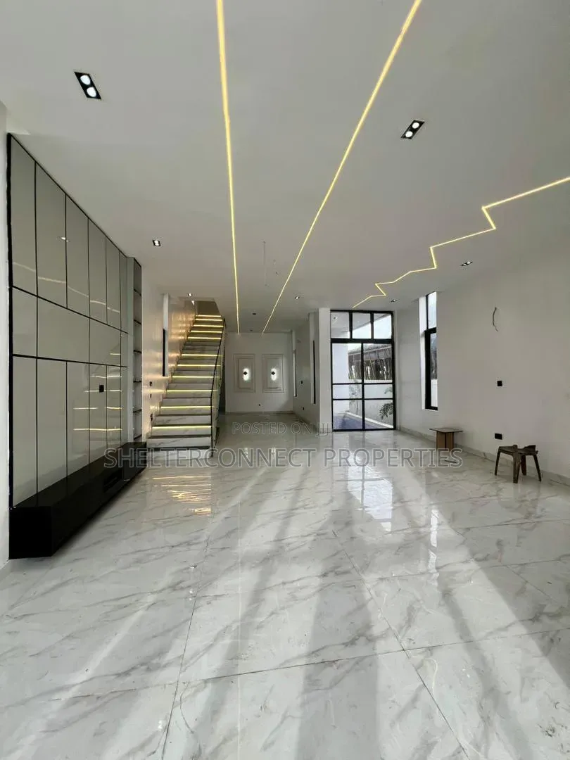 5bdrm Duplex in Chevron for sale