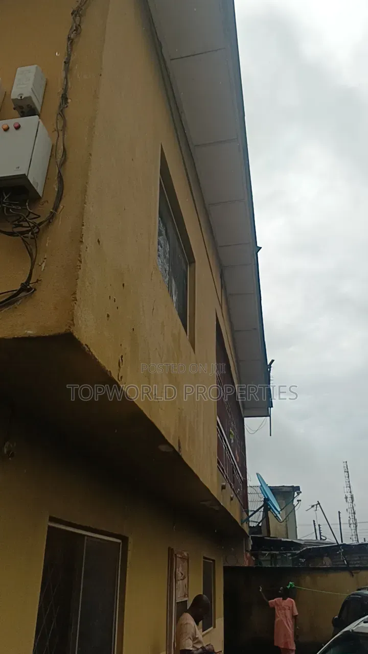 3bdrm Block of Flats in Jonathan Coker, for sale